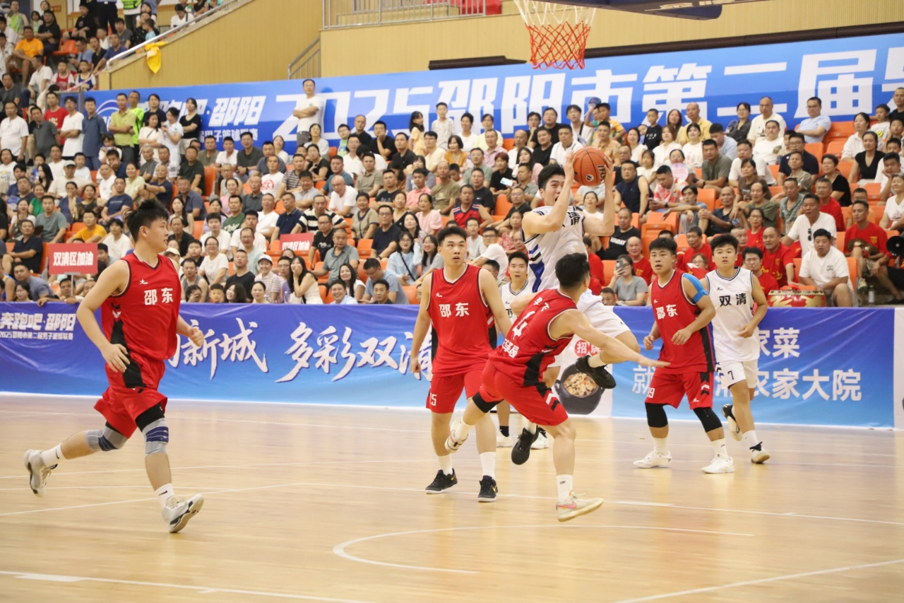 关于激烈竞争:篮球比赛现场球员互相拼抢,胜负未定的信息 关于激烈竞争:篮球比赛现场球员互相拼抢,胜负未定的信息