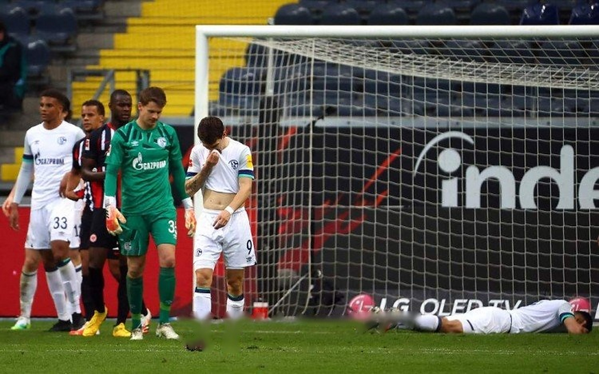 爱游戏登录入口-沙尔克04队的状态持续下滑