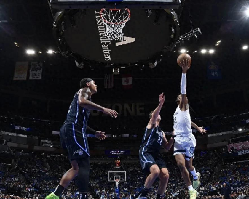 爱游戏中国官网-灰熊险胜公牛，莫兰特雄起领军得分