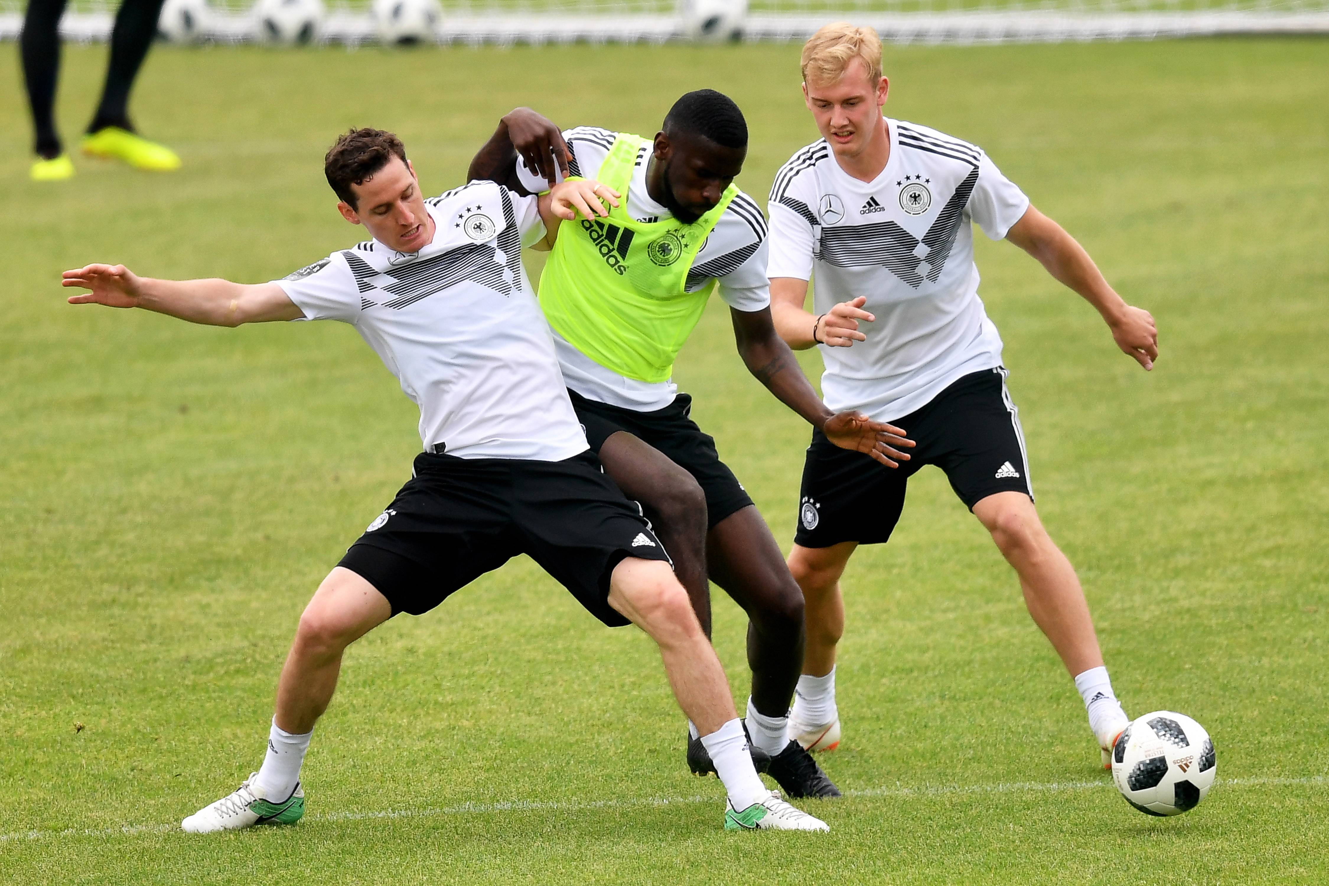 卢森堡队在欧国联预选赛中实现突破 卢森堡队在欧国联预选赛中实现突破