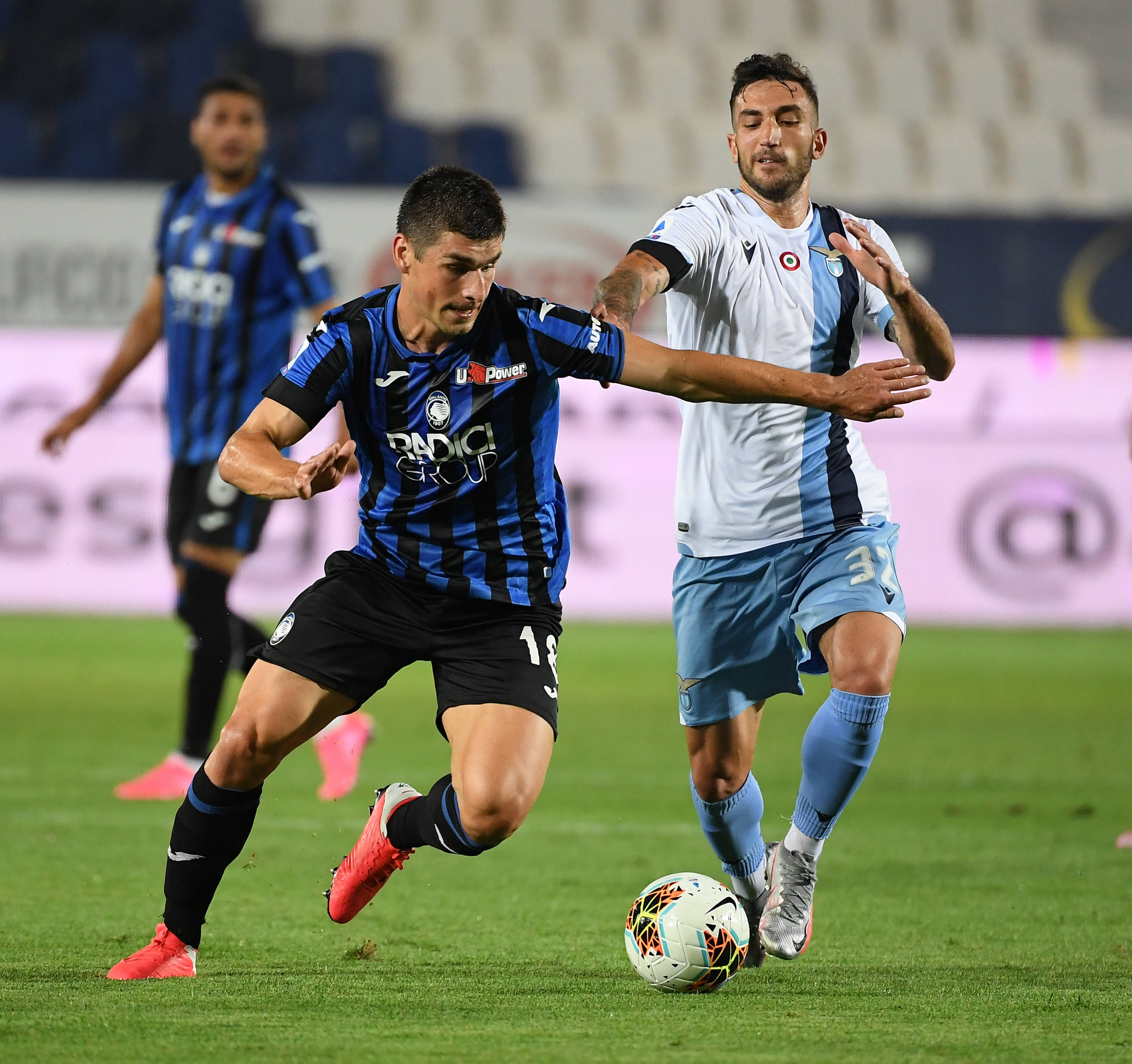 佛罗伦萨队在比赛中展现强大实力 佛罗伦萨队在比赛中展现强大实力