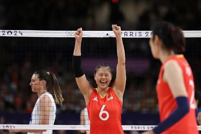 排球比赛中国女排斩获胜利关键，晋级
