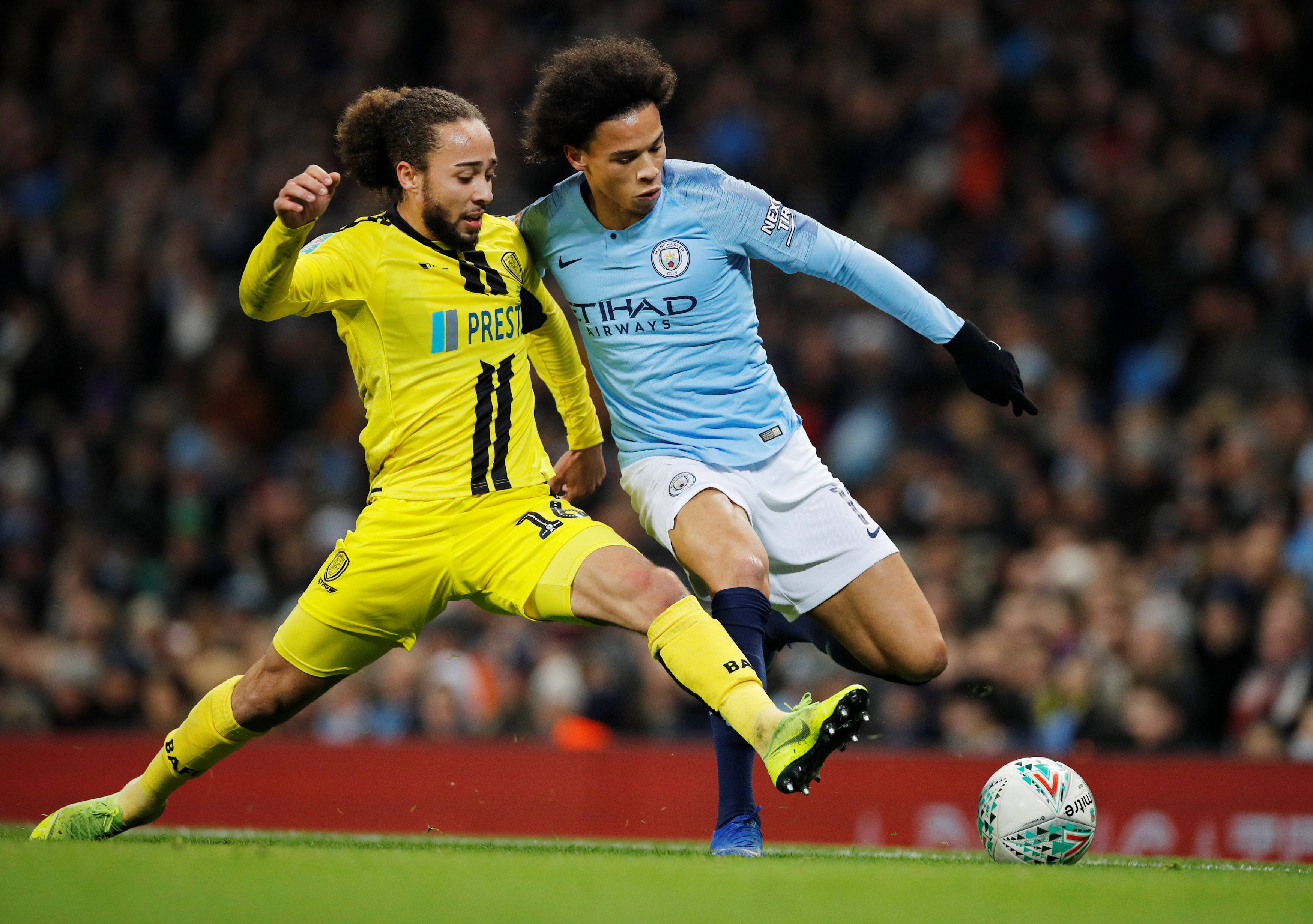 爱游戏亚洲官网-西班牙人客场逆袭比利亚雷亚尔，实现胜利